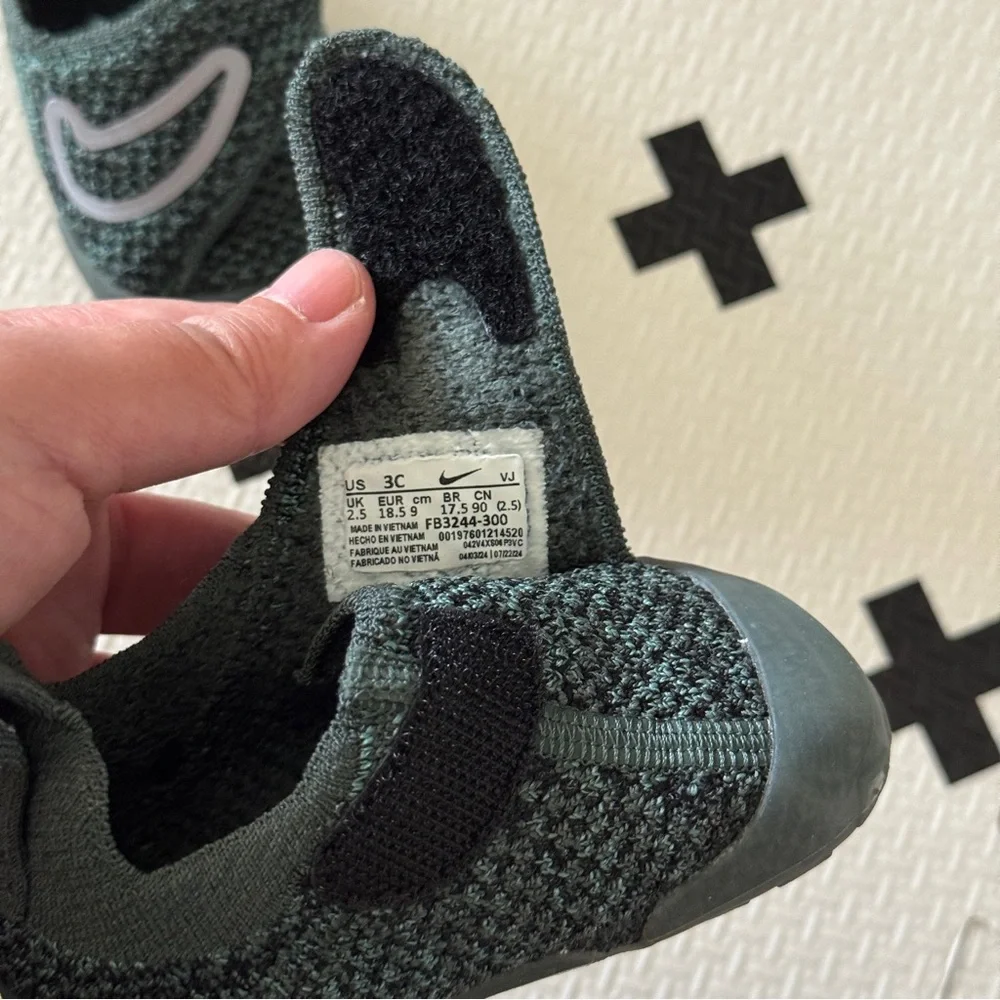 Nike Swoosh 1 flyknit infant vintage green sneakers size 3C